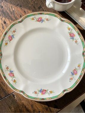Johnson Bros Pareek The Conaught Floral Scalloped Dinner Plate